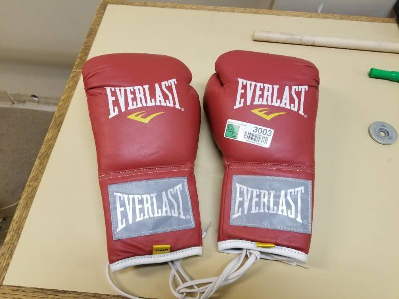 lot 3003 image: Boxing Gloves 10ozXL
