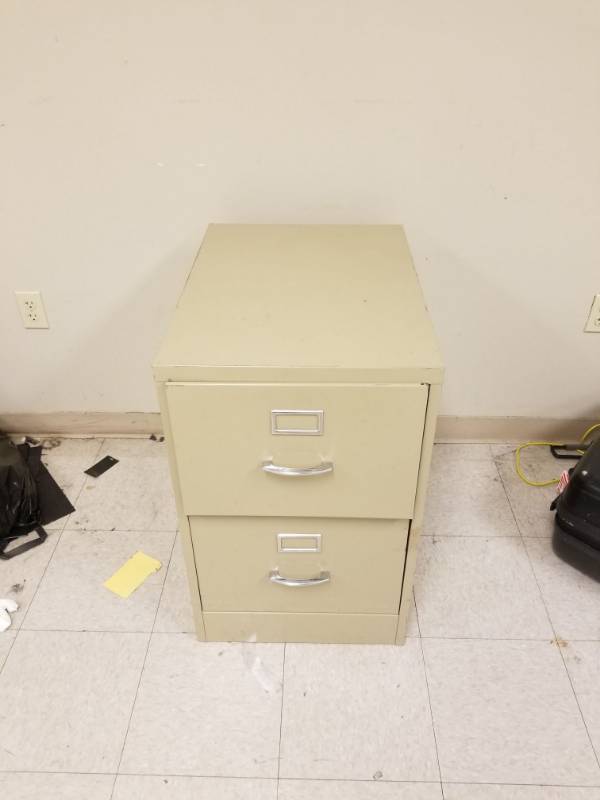 lot 3014 image: 2 Drawer Metal File Cabinet