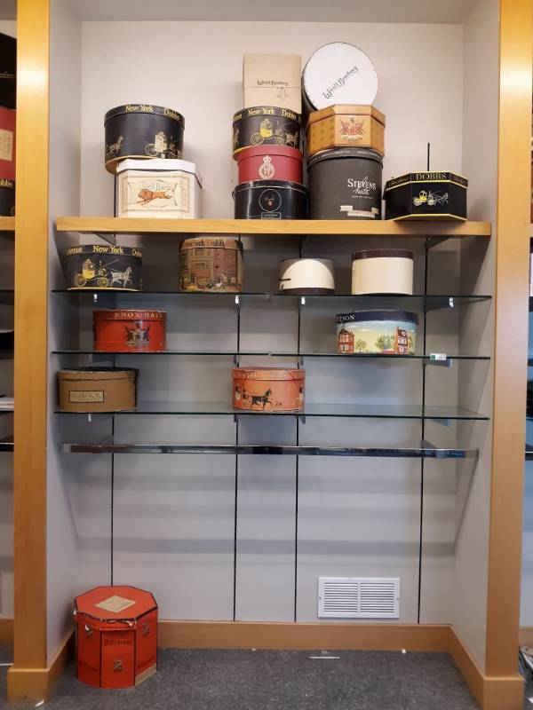 lot 3030 image: Glass & Metal Shelves and Contents