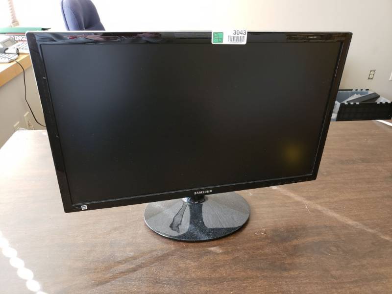 lot 3043 image: Samsung 24in. Computer Monitor
