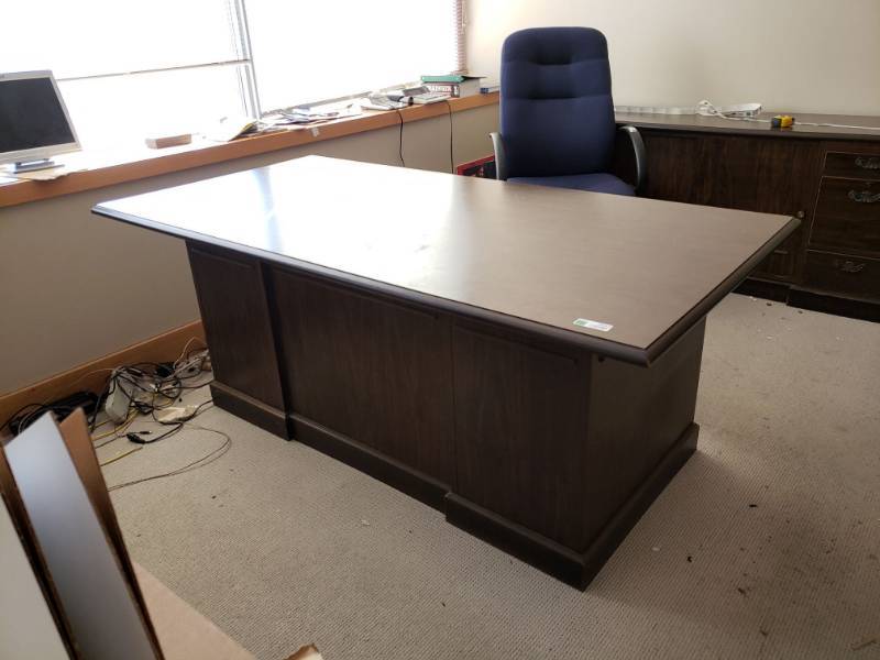 lot 3044 image: Wooden Executive Desk with Drawers.