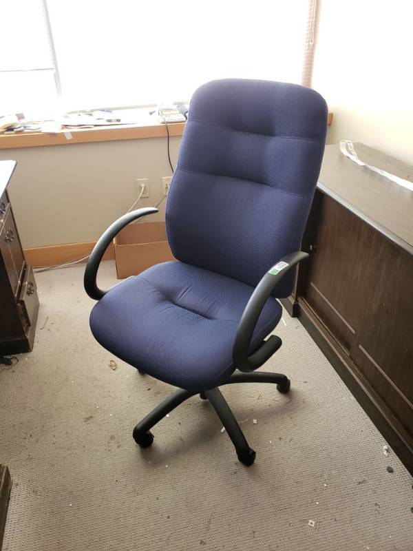 lot 3045 image: Office Computer Chair.