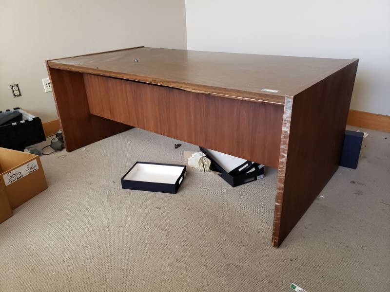 lot 3050 image: Large Wooden Desk.