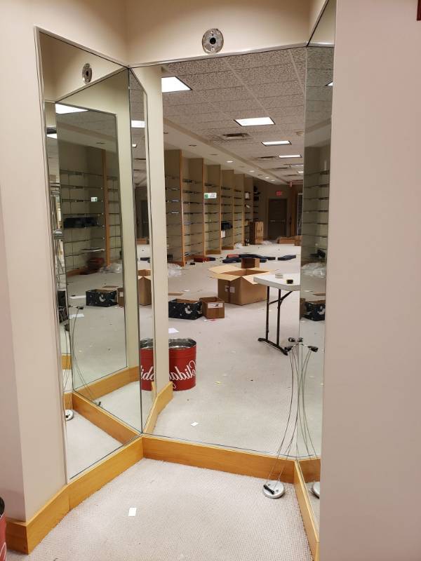 lot 3055 image: 3 part Dressing Mirror