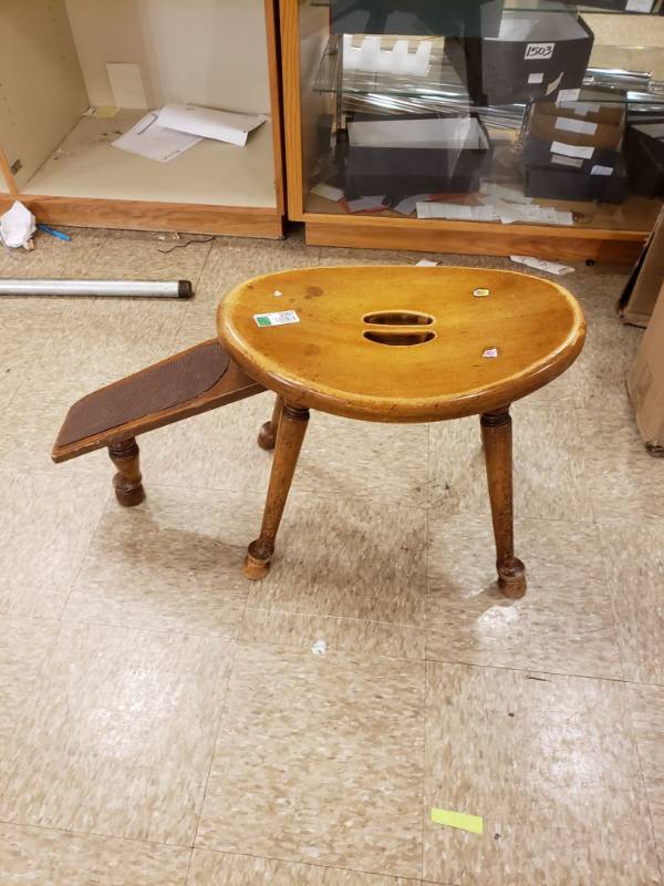 lot 3067 image: Shoe Stool.