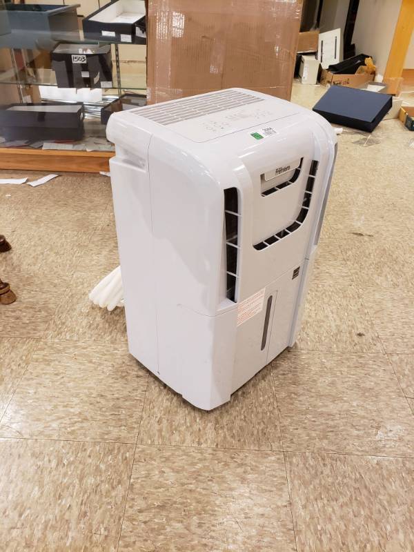 lot 3068 image: Danby Premiere Air Conditioning Unit.