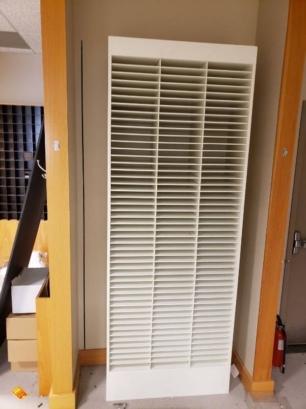 lot 3088 image: White wooden slotted paper holder