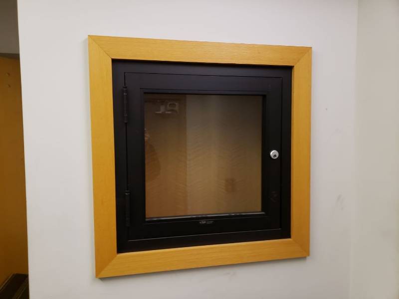 lot 3091 image: Well insert display cabinet