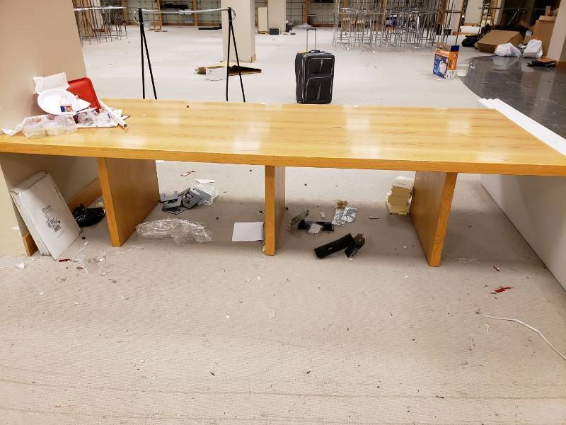 lot 3146 image: Large oak work table