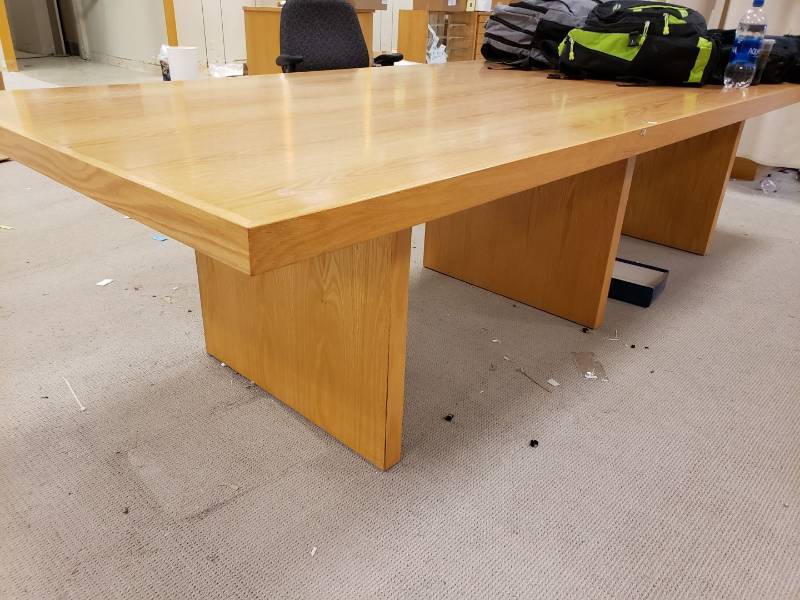 lot 3147 image: Large oak work table