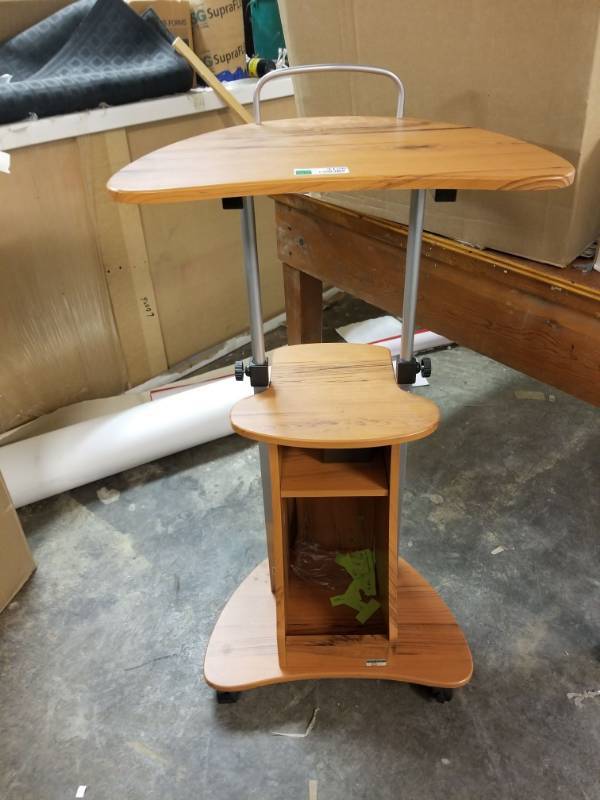 lot 3156 image: Rolling Adjustable Small Work Station