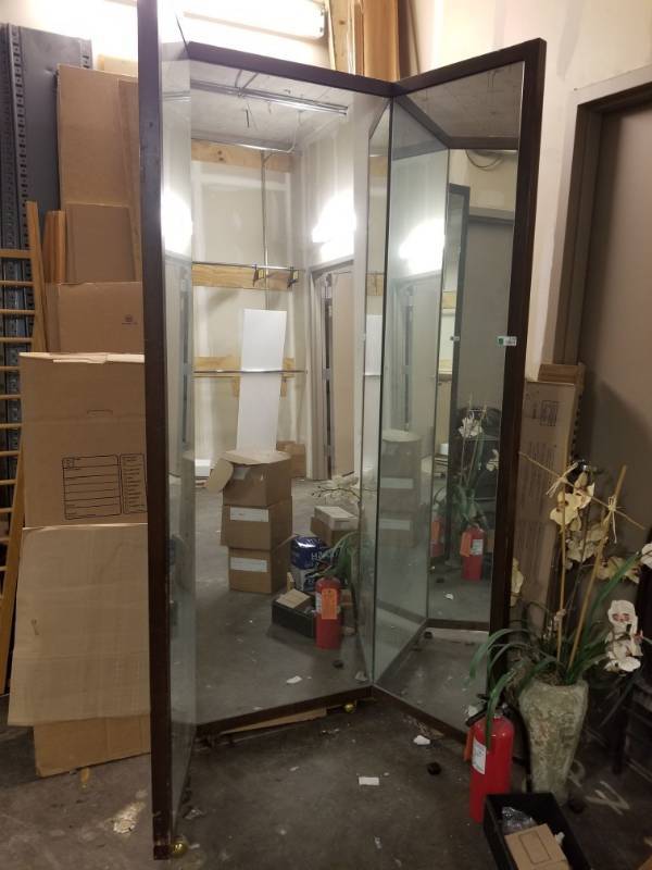lot 3159 image: Large Mirror On Wheels