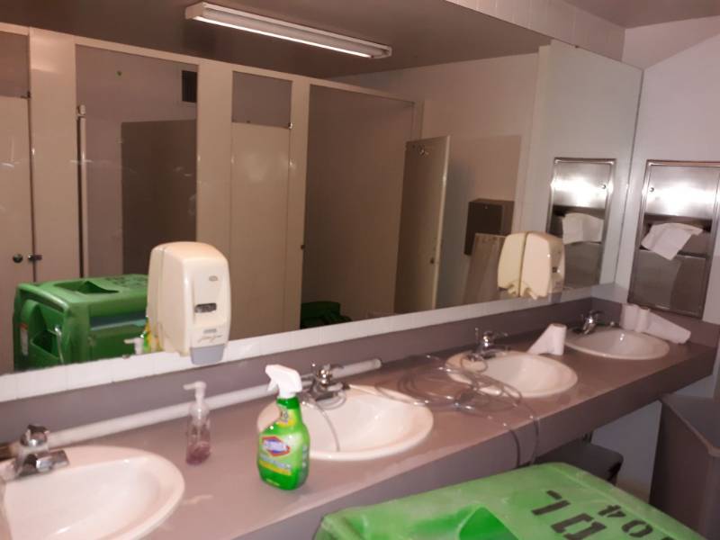 lot 3186 image: Womens Restroom Contents