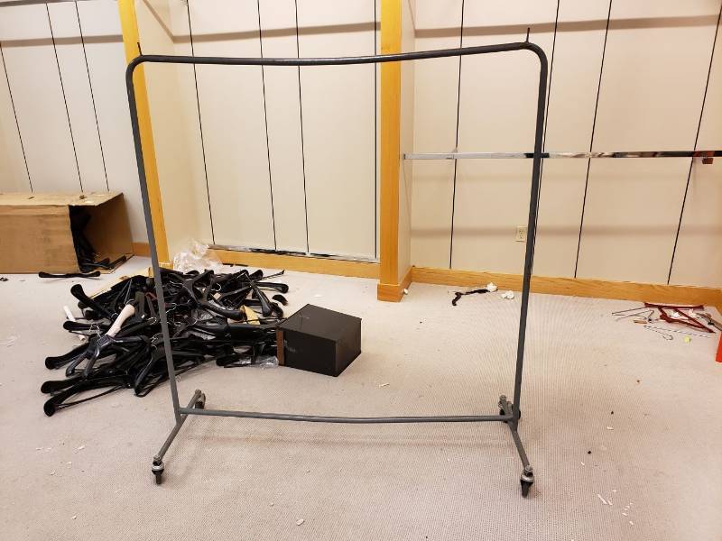 lot 3212 image: Clothes rack on wheels