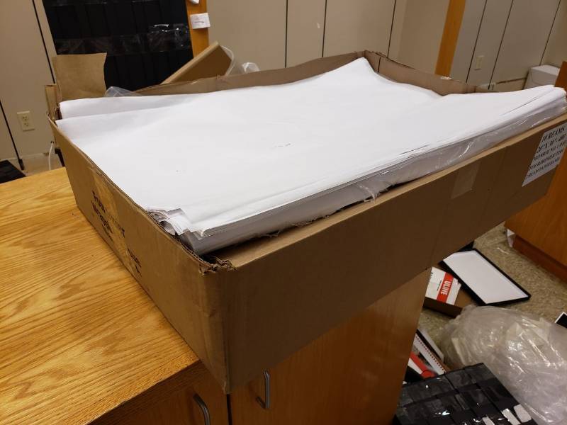 lot 3219 image: Box of wrapping tissue paper