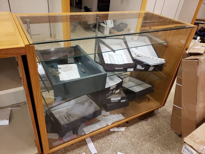 lot 3223 image: Oak and glass display case