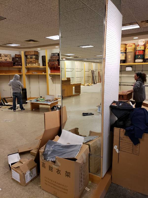 lot 3227 image: 4 sided mirror pillar