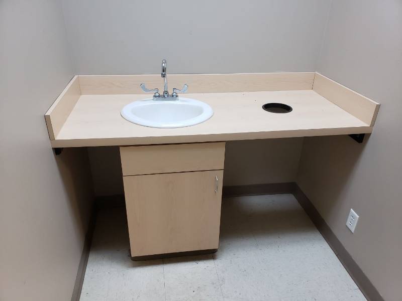 lot 4409 image: Counter top with sink