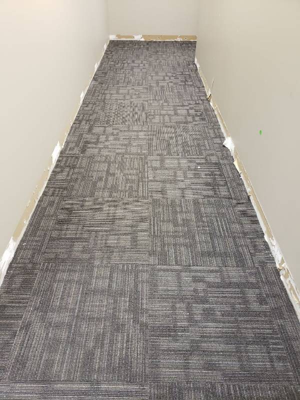 lot 4411 image: Lot of carpet tile on ideal image office area
