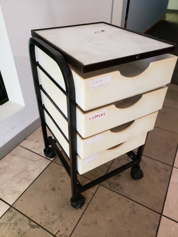 lot 4427 image: Rolling cart with 4 drawers