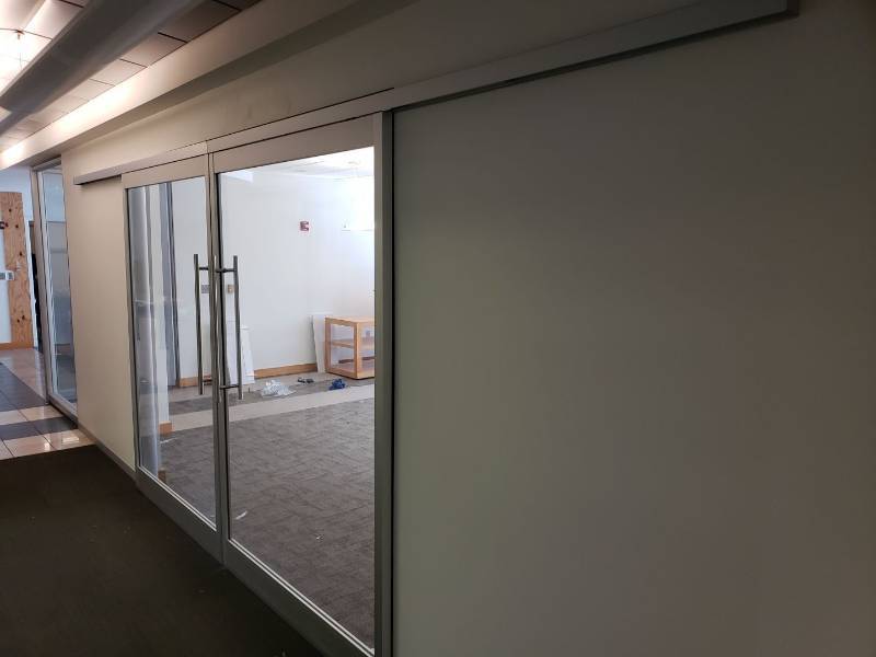 lot 4430 image: Aluminum and glass sliding doors