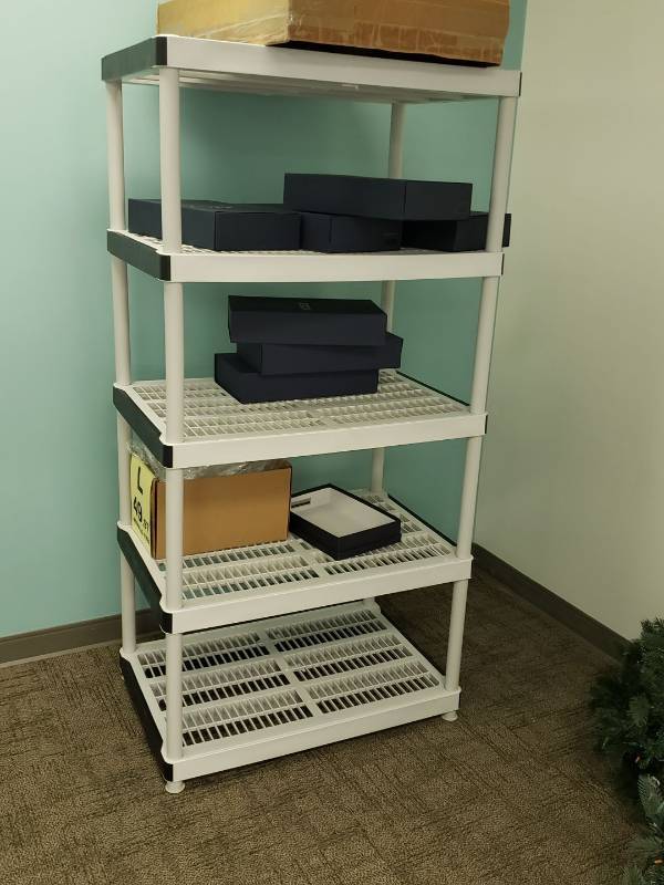 lot 4441 image: 5 shelf plastic storage rack