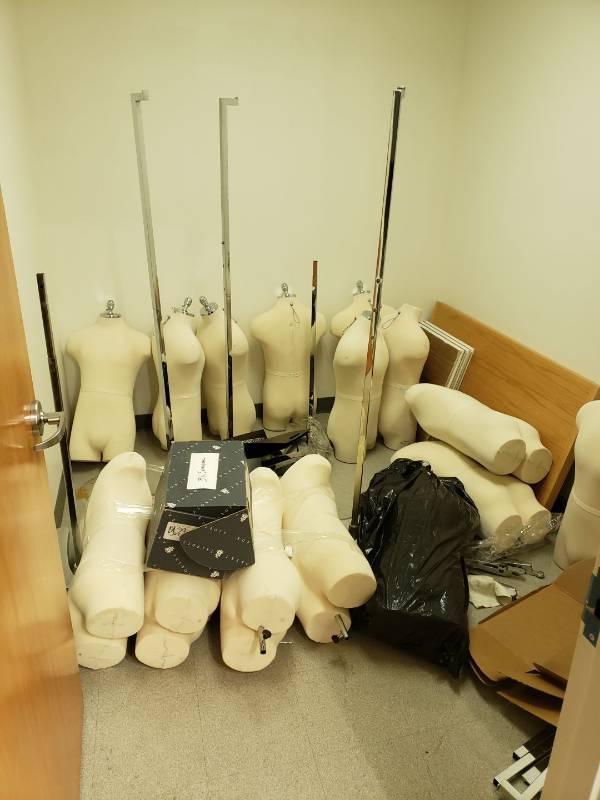 lot 4446 image: Lot of 17 mannequin bodies with stands