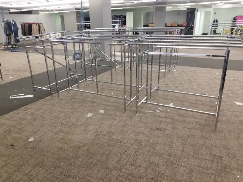 lot 4478 image: Adjustable Clothes Racks