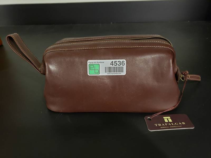 lot 4536 image: Trafalgar Cortina Framed Toiletry Case