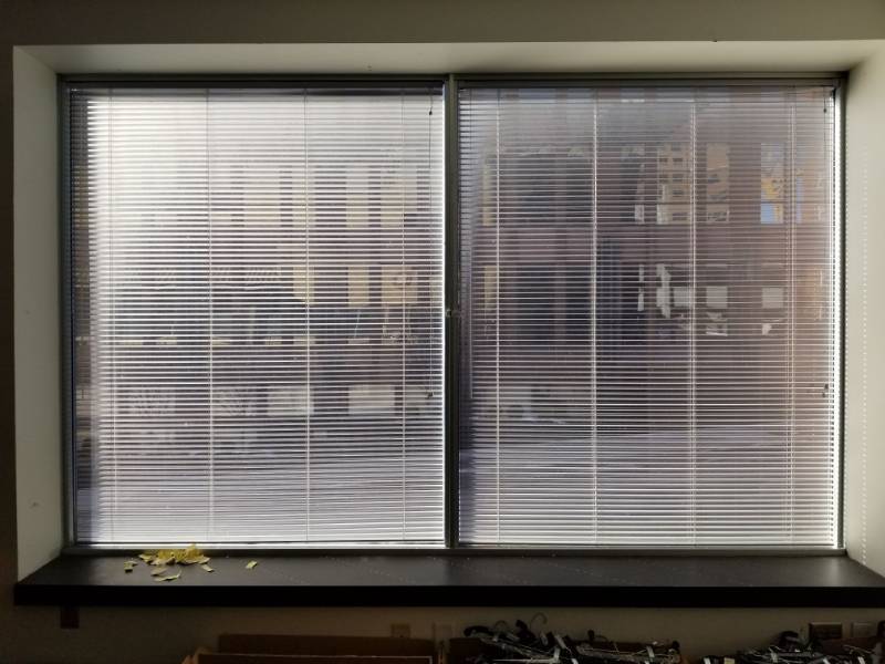 lot 4548 image: Silver Metal Blinds