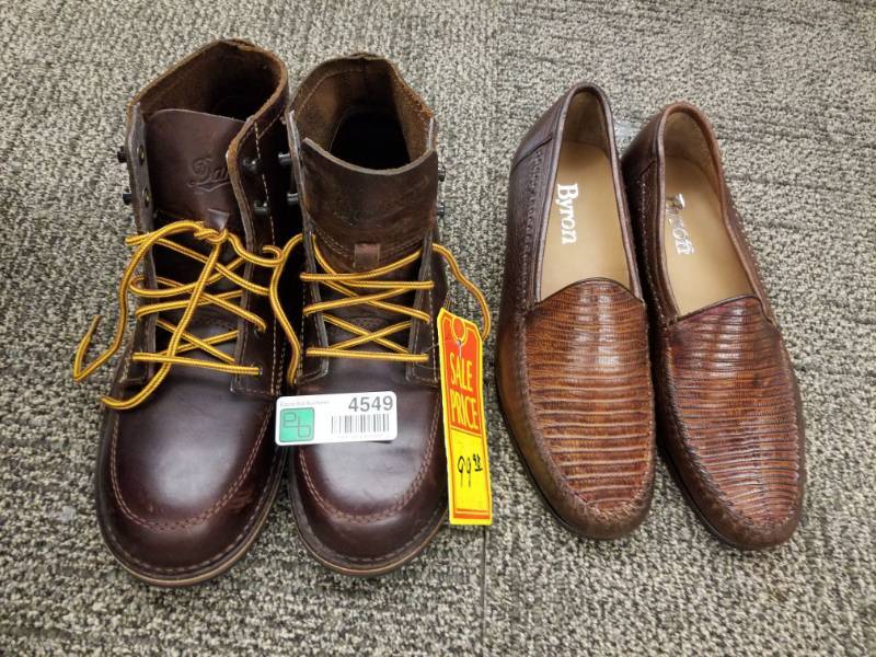 lot 4549 image: Mens Shoes Size 9.5