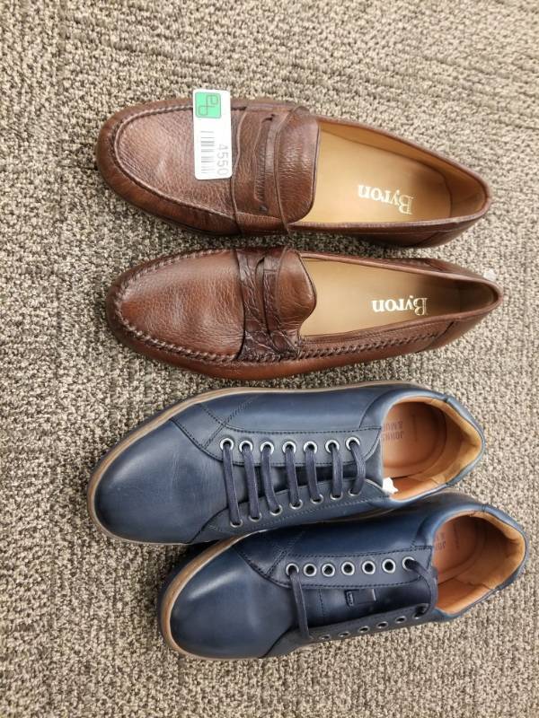 lot 4550 image: Mens Shoes Size 9 and 9.5