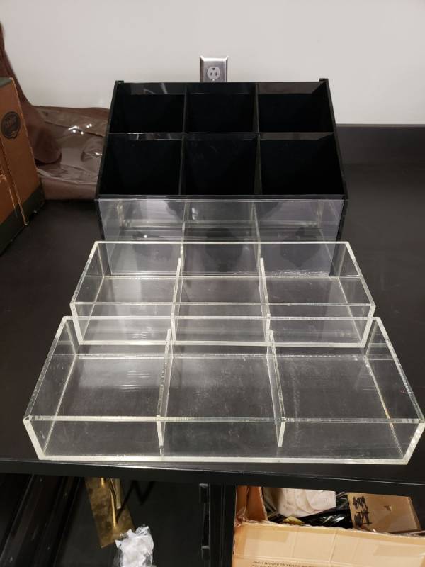 lot 4555 image: Plastic Display BinsCases