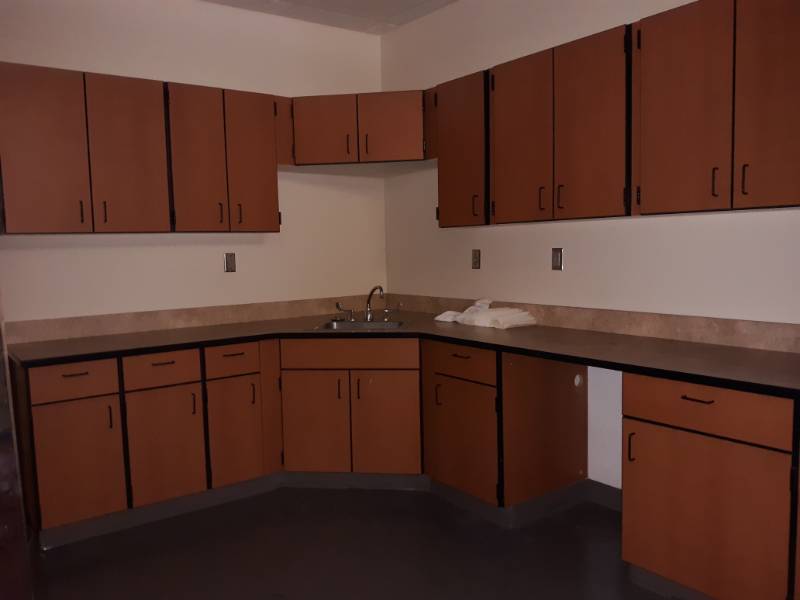 lot 4499 image: Breakroom Cabinets and Countertops