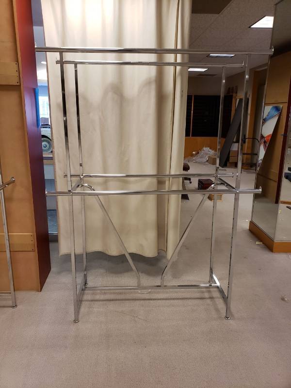 lot 3136 image: Chrome adjustable clothing rack