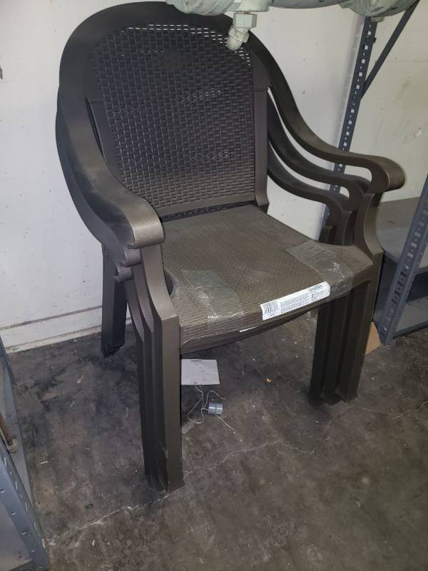 lot 9008 image: 3 patio chairs