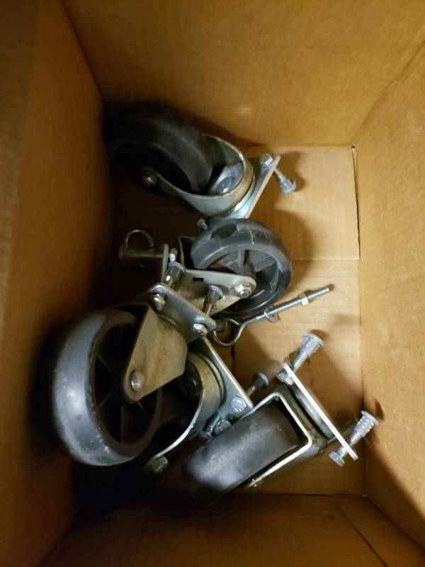 lot 9012 image: Lot of 5 wheels