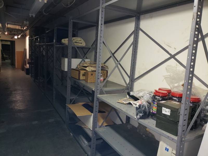 lot 9015 image: Lot 8 metal shelves