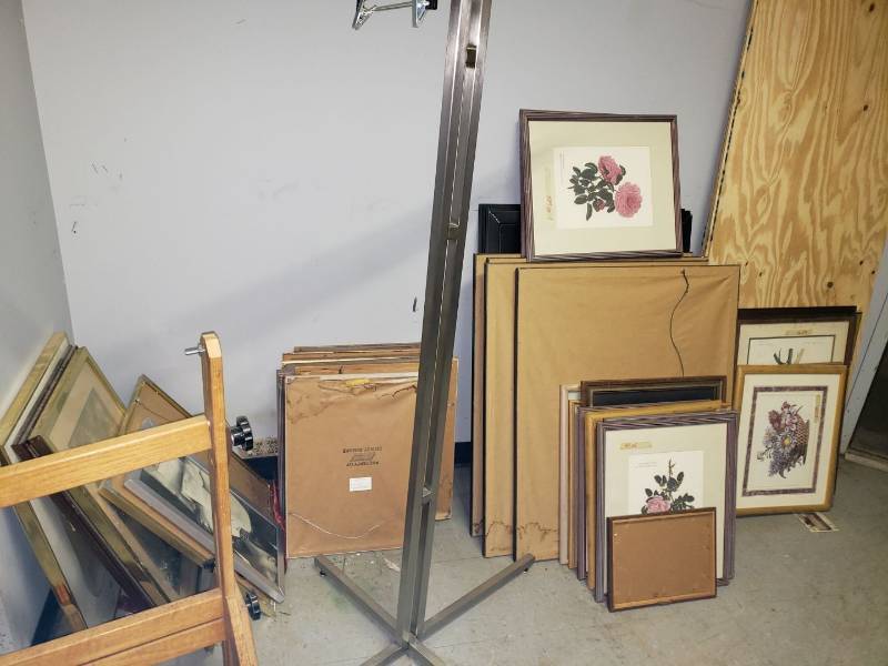 lot 9021 image: Lot of old pictures in frames