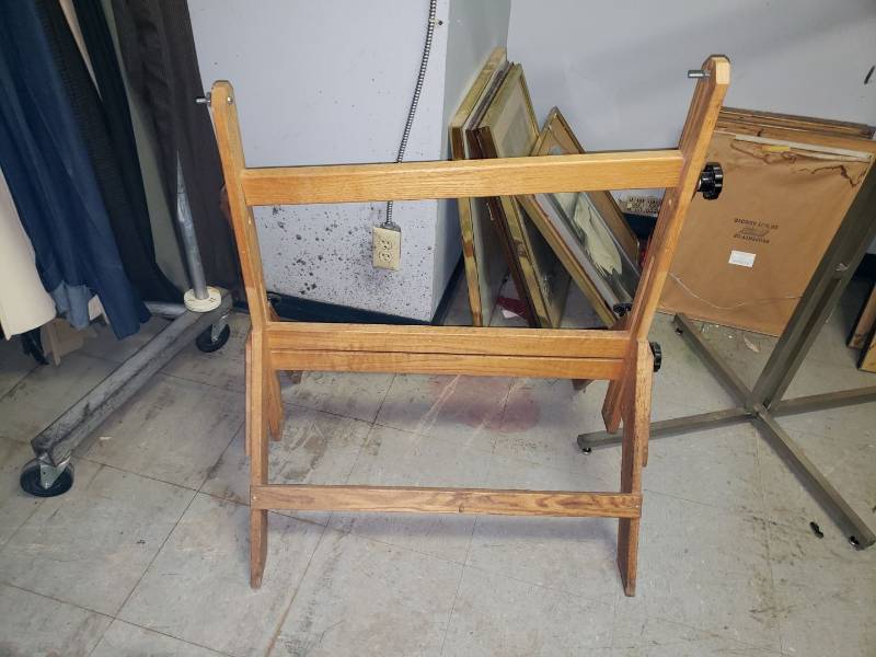 lot 9022 image: quilt display rack