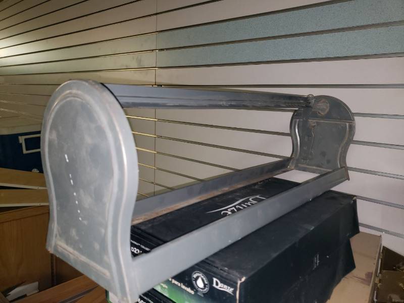 lot 9029 image: Roll of paper dispenser