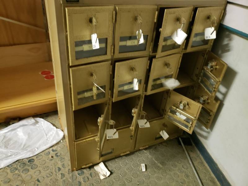 lot 9032 image: Brass mailbox