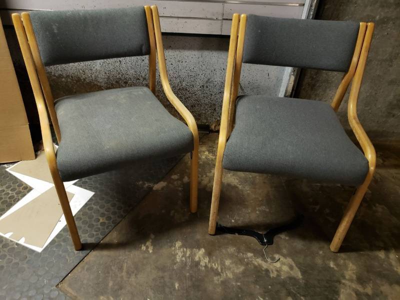 lot 9033 image: (2) office chairs