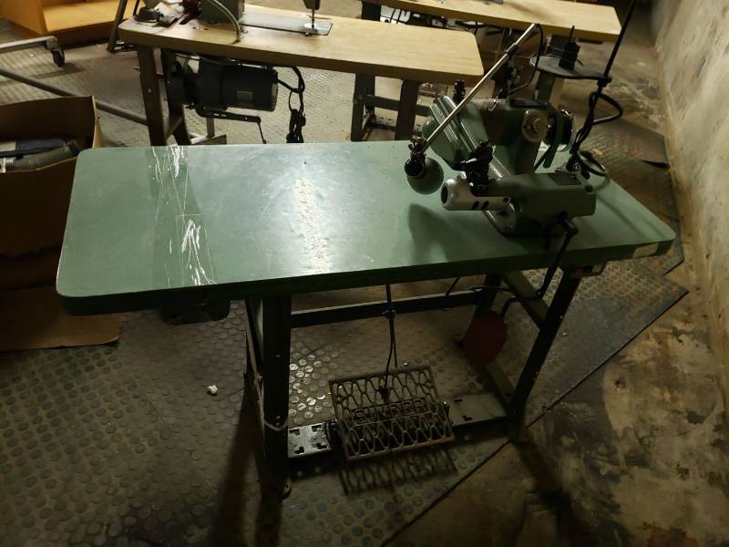 lot 9049 image: Singer commercial sewing machine