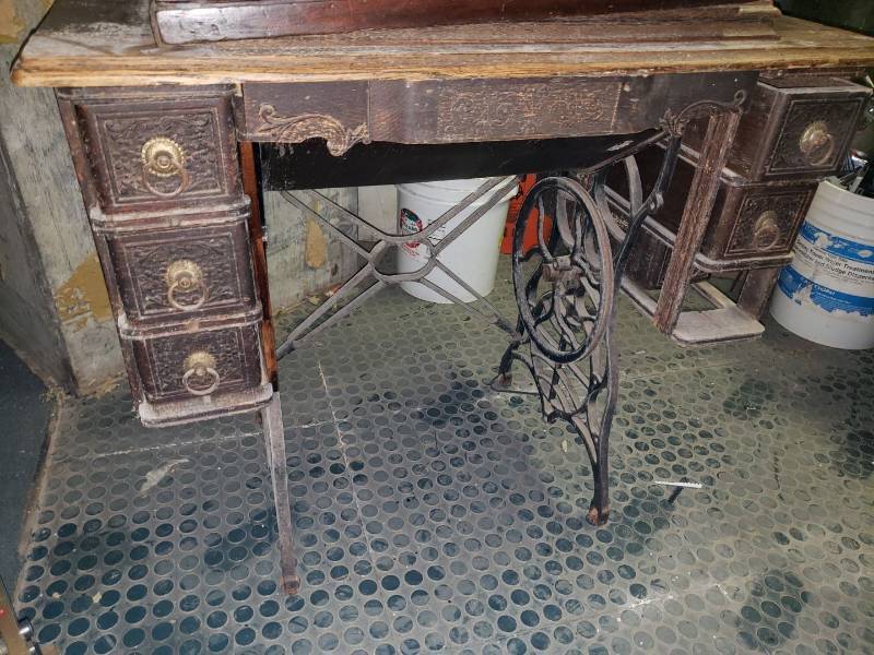 lot 9059 image: Old sewing machine table