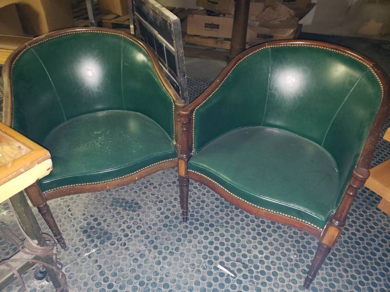 lot 9061 image: (2) office chairs