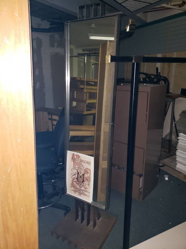 lot 9071 image: Vintage full length mirror with metal frame and base