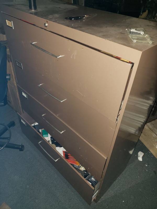 lot 9075 image: File cabinet with contents