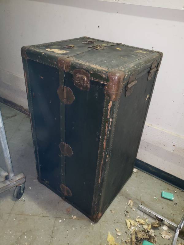 lot 9084 image: Antique trunk