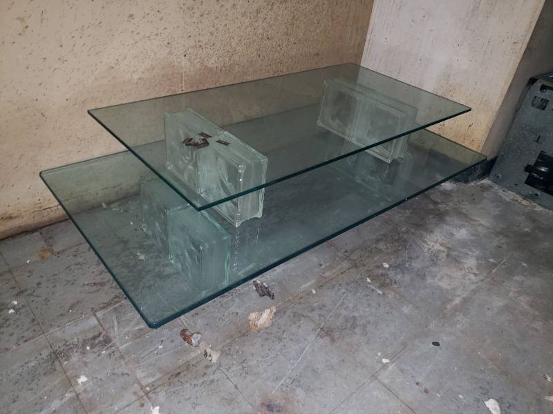 lot 9085 image: Lot (2) glass display tables